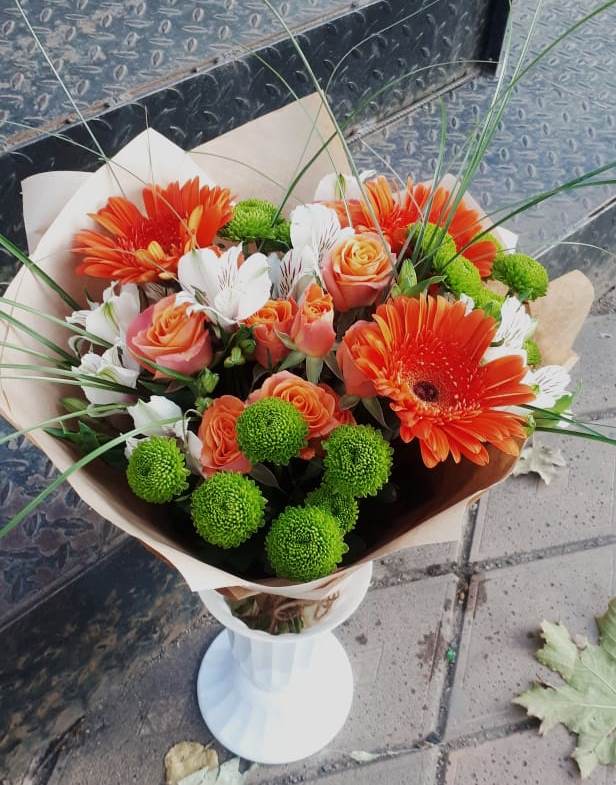 Букет цветов из: Герберы, Хризантемы, Альстромерии и Розы в Краснозаводске