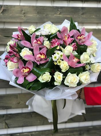 Букет цветов из: Розы и Хризантемы в Краснозаводске