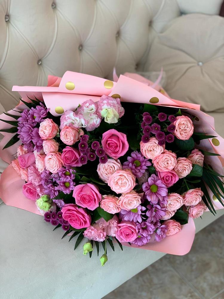 Букет цветов из: Хризантемы, Розы и Лизиантусы в Краснозаводске