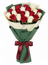 Букет Микс из красных и белых роз в Краснозаводске