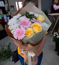 Букет цветов из:  Герберы, Розы и Хризантемы в Краснозаводске