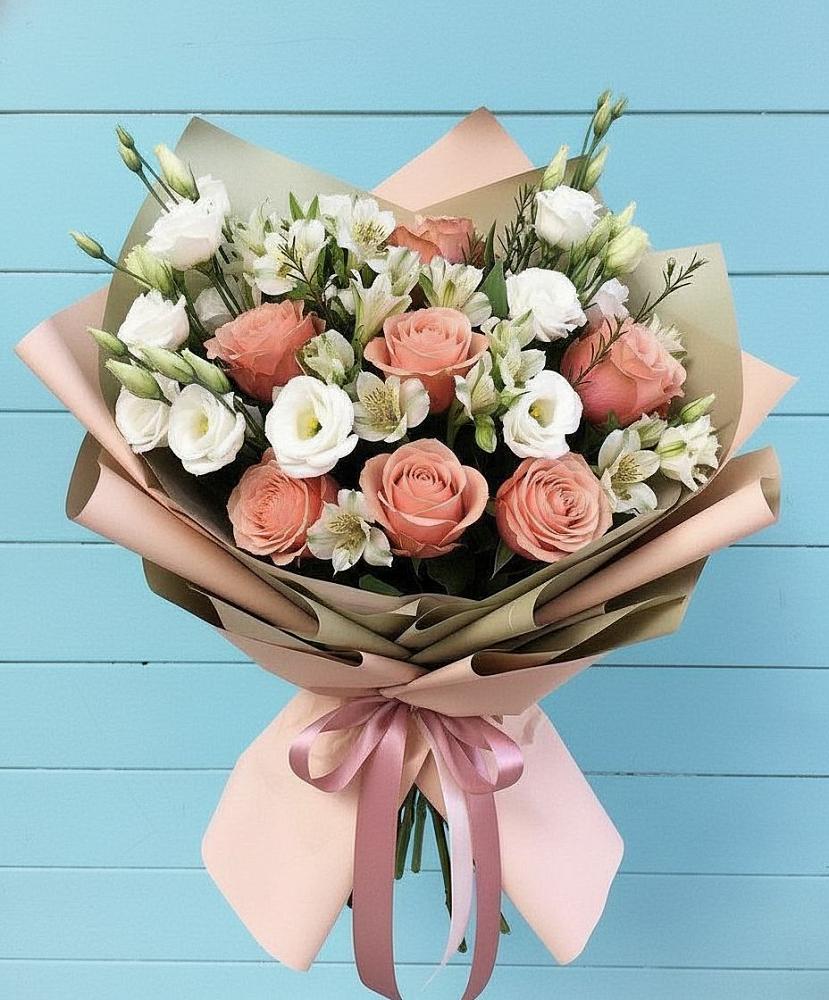 Букет цветов из: Розы, Альстромерии и Лизиантусы в Краснозаводске