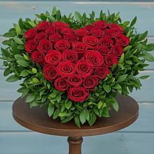 Цветочная композиция из Розы в виде сердца в Краснозаводске