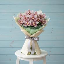 Букет цветов из:  Орхидеи и Розы в Краснозаводске
