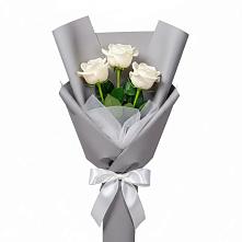 Букет 3 белые розы в Краснозаводске