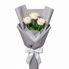 Букет 3 белые розы в Краснозаводске