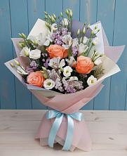 Букет цветов из:  Лизиантусы, Розы, Альстромерии и Гипсофила в Краснозаводске