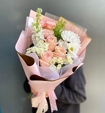 Букет цветов из:  Хризантемы и Розы в Краснозаводске