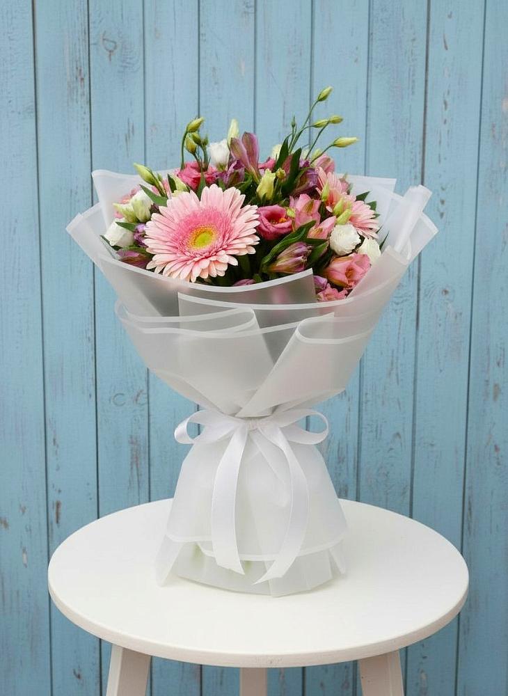 Букет цветов из: Герберы, Альстромерии и Лизиантусы в Краснозаводске