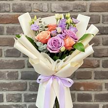 Букет цветов из:  Лизиантусы и Розы в Краснозаводске