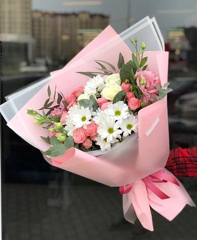 Букет цветов из: Розы, Лизиантусы и Хризантемы в Краснозаводске
