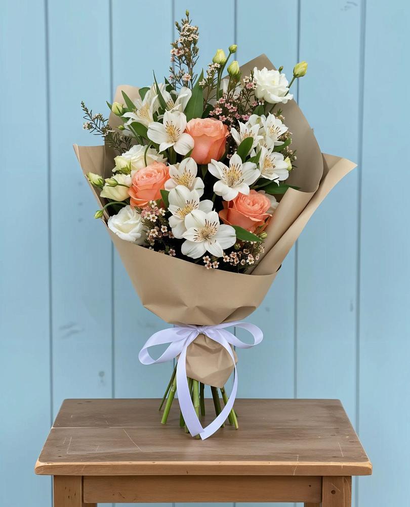 Букет цветов из: Альстромерии, Лизиантусы, Розы и Хризантемы в Краснозаводске