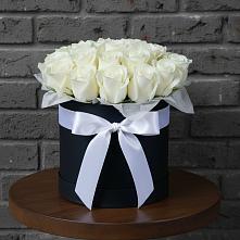 Цветочная композиция из Розы в шляпной коробке в Краснозаводске